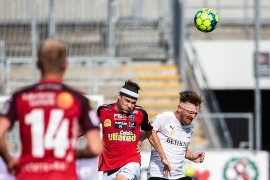 Falkenbergs Kirill Pogrebnyak och Örebros Michael Almebäck