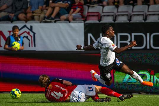 Falkenbergs Carl Johansson mot Örebros Kevin Wright