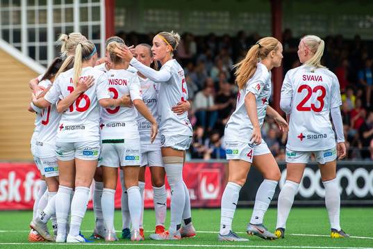 Rosengårds spelare jublar