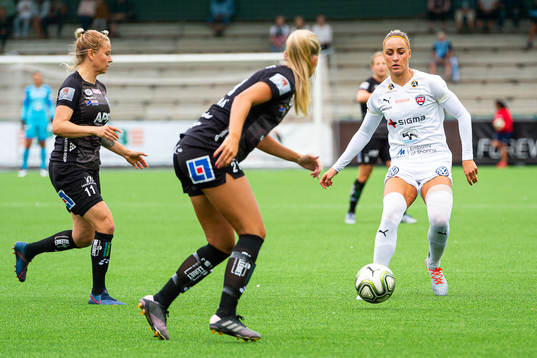 Växjös Emmi Alanen och Rosengårds Sanne Troelsgaard