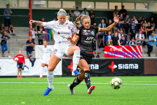 Rosengårds Hailie Mace och Växjös Elin Karlsson
