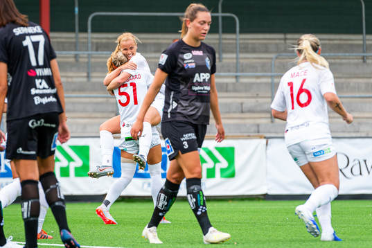 Rosengårds Sanne Troelsgaard,Glodis Perla Viggosdottir och
