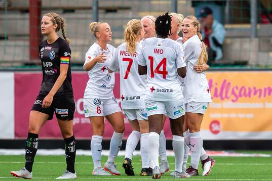 Rosengårds Caroline Seger jublar med lagkamrater
