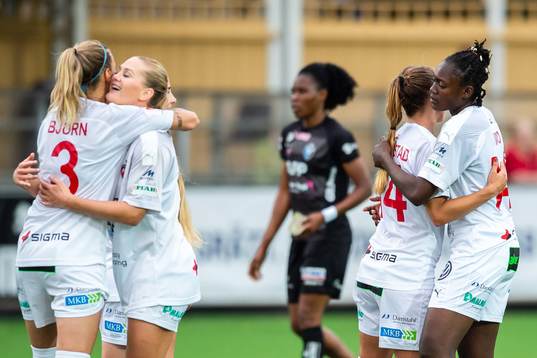 Rosengårds spelare jublar
