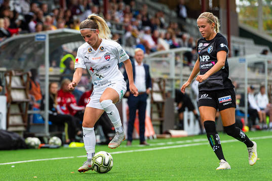 Rosengårds Jelena Cankovic och Växjös Ria Öling