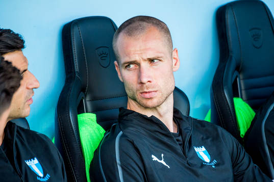 Malmö FFs Jo Inge Berget på bänken utan sitt långa