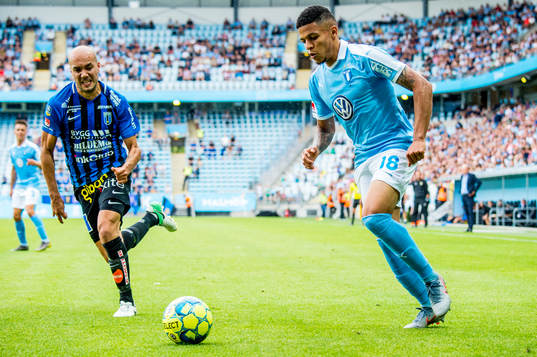 Malmö FFs Romain Gall mot Sirius Karl Larson