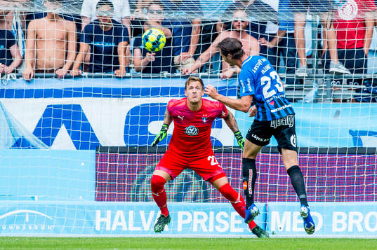 Sirius Philip Haglund gör 1-0 på Malmö FFs målvakt