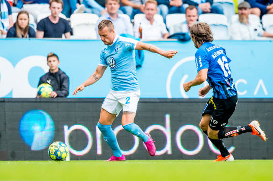 Malmö FFs Eric Larsson mot Sirius Axel Björnström