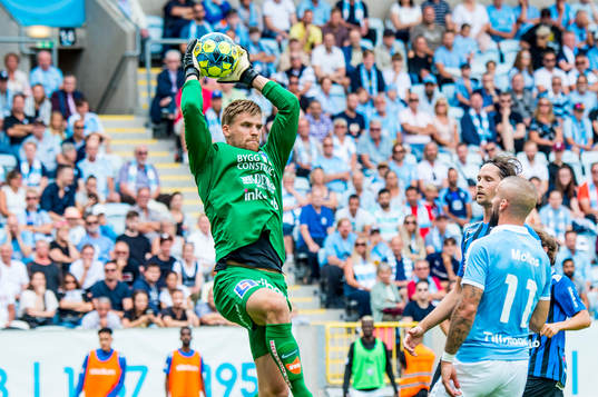 Sirius målvakt Lukas Jonsson