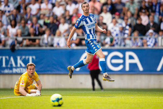 IFK Göteborgs Giorgi Kharaishvili ser ett avslut gå