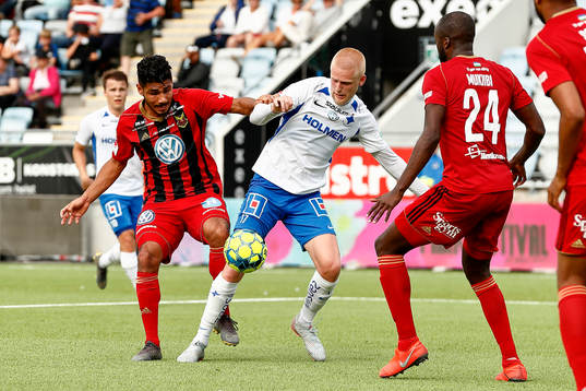Östersunds Hosam Aiesh och IFK Norrköpings Kalle Holmberg