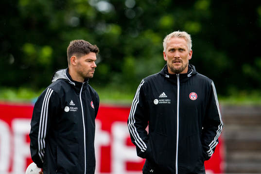 Daniel Fredheim Holm and Jørgen Isnes, head coach of KFUM