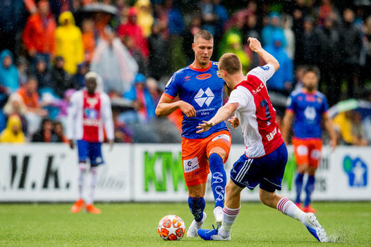 Hólmbert Aron Fridjónsson of Aalesund and Robin Rasch of