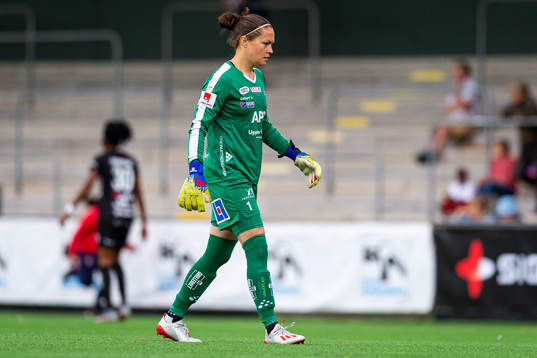 Växjös målvakt Erin Katrina McLeod deppar