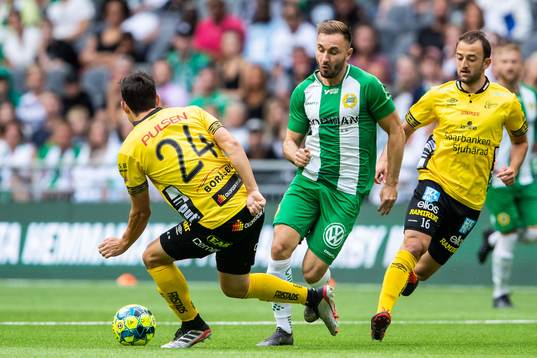 Elfsborgs Stefan Ishizaki och Robert Gojani mot Hammarbys