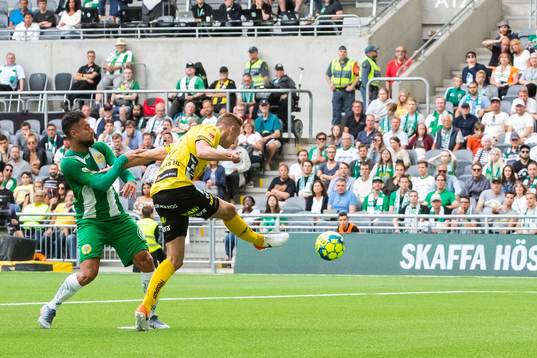 Elfsborgs Stian Rode Gregersen gör 2-0 på självmål