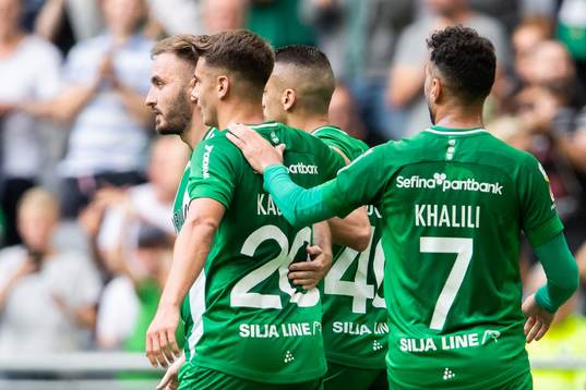 Hammarbys Muamer Tankovic jublar med Nikola Djurdjic,