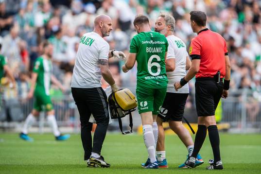 Hammarbys Darijan Bojanic lämnar planen