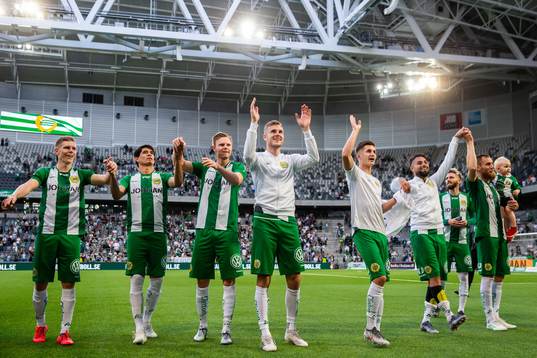 Hammarbys spelare jublar