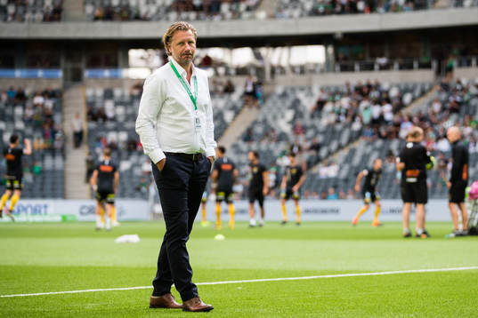 Hammarbys sportchef Jesper Jansson innan fotbollsmatchen i