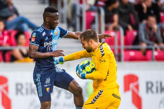 Kalmars målvakt Lucas Hägg-Johansson och Djurgårdens