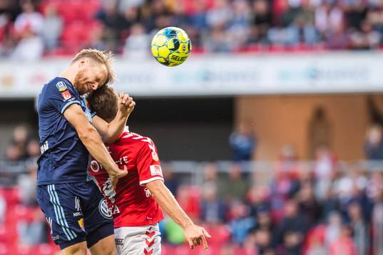 Kalmars Fidan Aliti och Djurgårdens Jacob Une Larsson