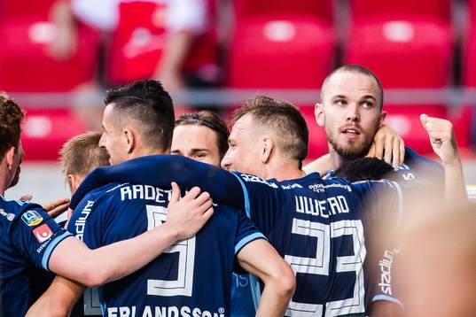 Djurgårdens Marcus Danielson jublar med lagkamrater