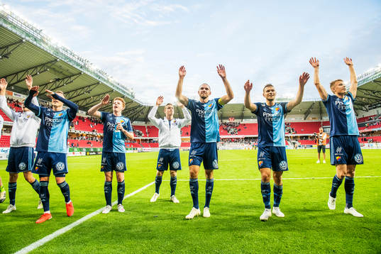 Djurgårdens Marcus Danielson jublar med lagkamrater