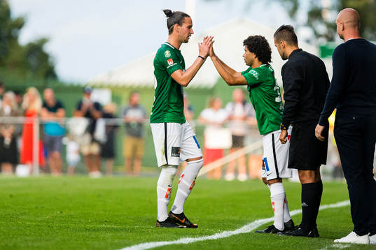 Jönköpings Edin Hamidovic och Fabio Gama dos Santos vid