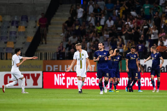 Tarik Elyounoussi of AIK reacts while players of Maribor