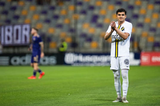 Tarik Elyounoussi of AIK applauds