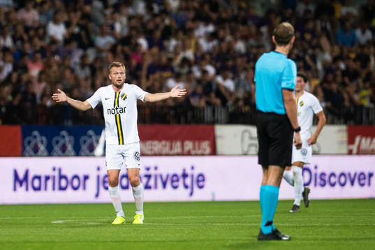 Sebastian Larsson of AIK reacts