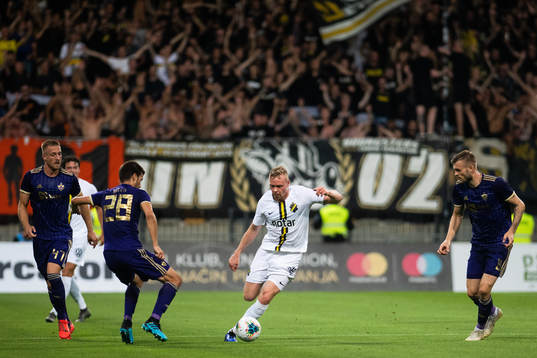Mitja Viler of Maribor and Kolbeinn Sigthorsson of AIK