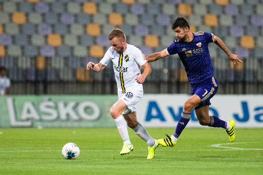 Sebastian Larsson of AIK and Rok Kronaveter of Maribor