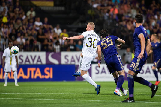 Kolbeinn Sigthorsson of AIK and Spiro Pericic of Maribor