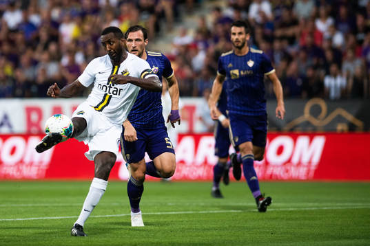 Henok Goitom of AIK shoots