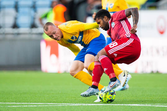 Gudmundur Thórarinsson of IFK Norrköping and Amâncio