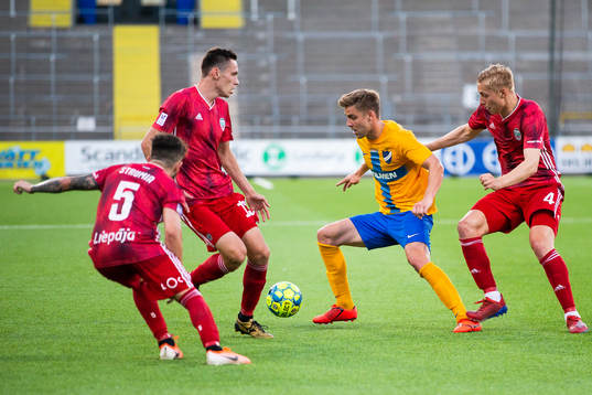 Kristers Tobers of Liepaja and Christoffer Nyman of IFK