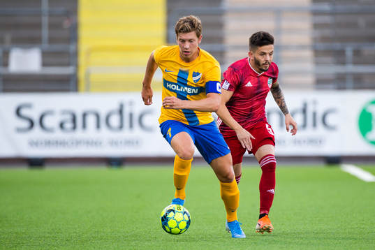 Alexander Fransson of IFK Norrköping and Leonel Strumia of