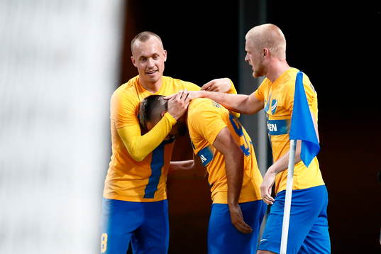 Gudmundur Thórarinsson and Kalle Holmberg celebrate with