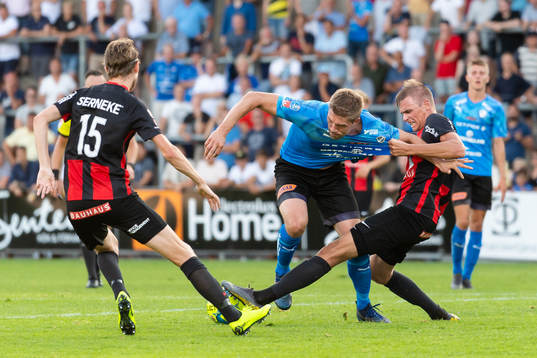 Bläddra bland fler bilder av Fotboll, Superettan, Halmstad - Brommapojkarna
