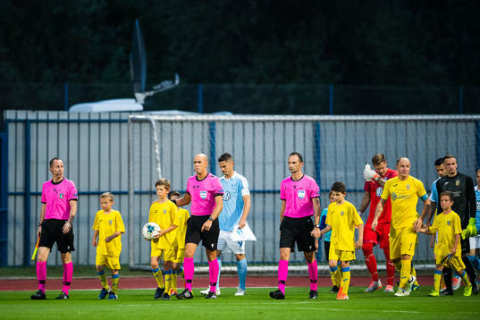 Markus Rosenberg of Malmö FF enters the pitch with team