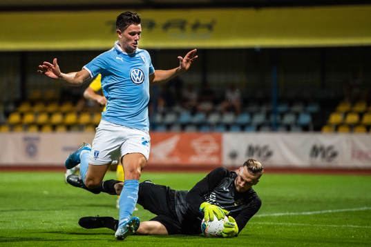Marcus Antonsson of Malmö FF with an attempt