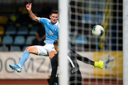 Marcus Antonsson of Malmö FF with an attempt against