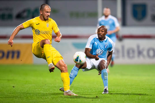 Tonic Mujan of Domzale and Fouad Bachirou of Malmö FF