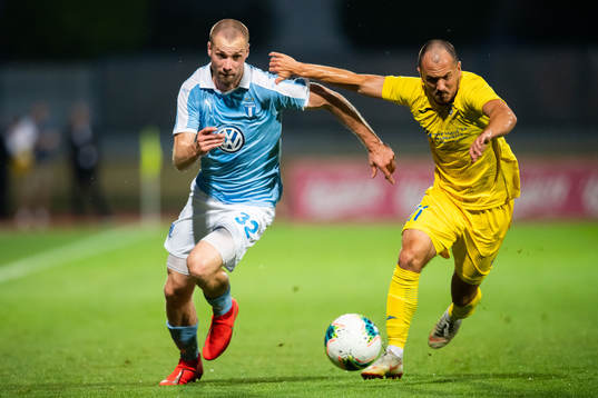 Jo Inge Berget of Malmö FF and Tonic Mujan of Domzale