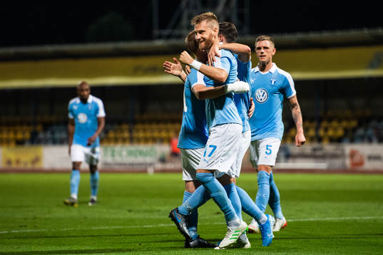Rasmus Bengtsson of Malmö FF celebrates with team mates