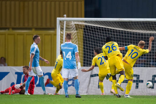 Shamar Nicholson of Domzale scores 2-1