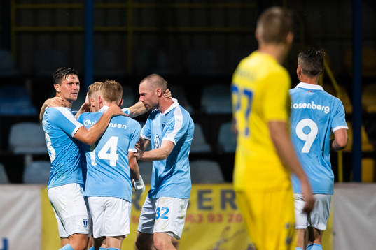 Marcus Antonsson of Malmö FF celebrate with team mates